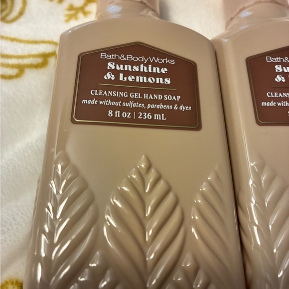 Bath & Body Works Sunshine & Lemons 🍋 Gel Hand Soap with Geometric Design (3) - Picture 3 of 4
